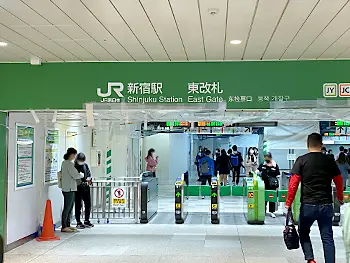 JR「新宿駅」東口からレジーナクリニック新宿院への行き方1