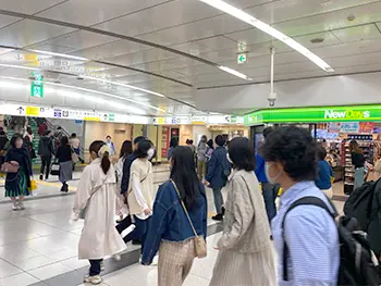 JR「新宿駅」東口からレジーナクリニック新宿院への行き方2